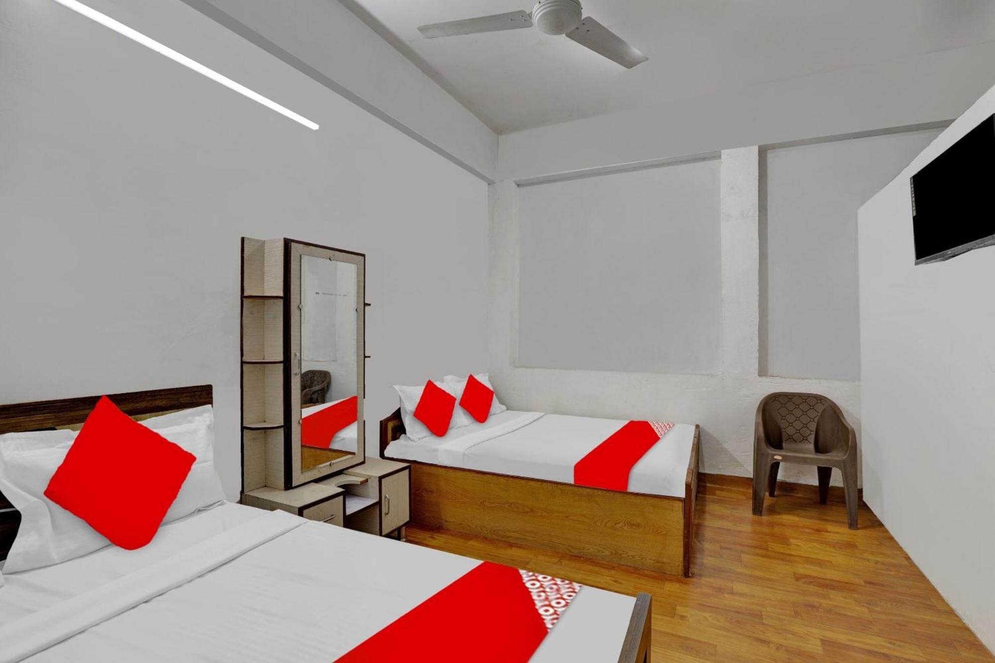 Pop Hotel Dk Guest House Ahmedabad Exterior foto